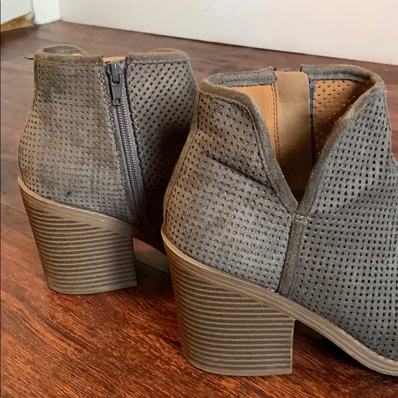 Heeled booties - Picture 2 of 3